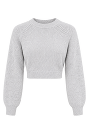  ASOS women’s light grey ribbed knit cropped sweater in UK size 6. Stylish crew neck, long sleeves and textured knit finish, perfect for casual outfits.