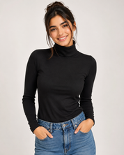  Bonmarche women’s black long sleeve turtleneck top in UK size 18. A classic, versatile high-neck top perfect for casual, smart-casual and layered outfits.