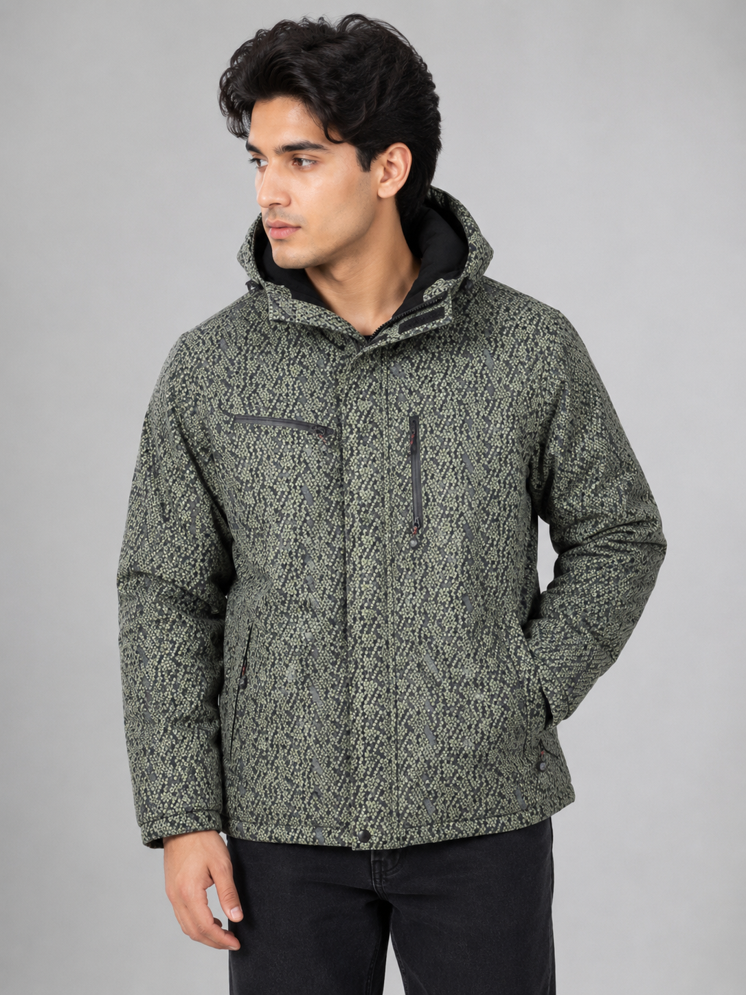 Cedarwood State men’s hooded winter jacket in green patterned design, UK size L. Padded, warm and practical with multiple secure pockets.