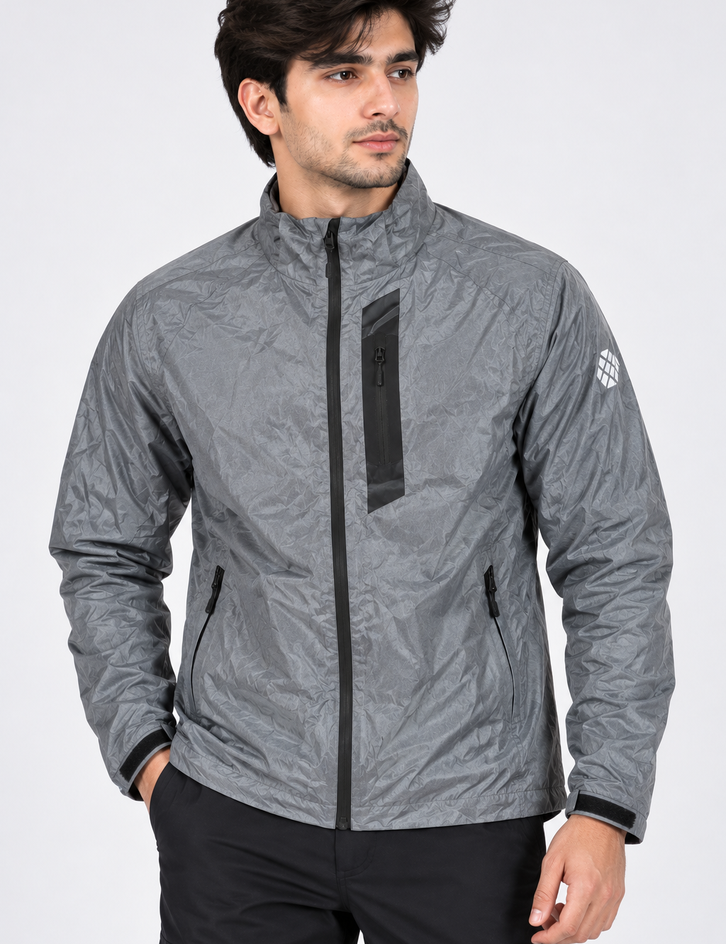 CRIVIT men’s grey lightweight windbreaker jacket in UK Size L. Featuring zipped pockets, stand collar and sporty styling. Quality 4-star item.