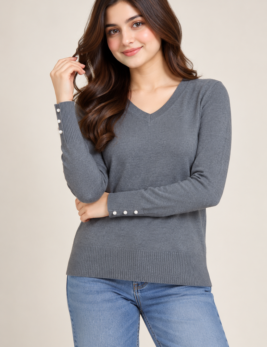 Dorothy Perkins women’s grey V-neck knit jumper in UK Size M. Features long sleeves, ribbed trims and elegant pearl-style cuff buttons.