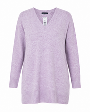  Evans Lilac V-Neck Knit Sweater in UK 20-25. Soft, stylish and versatile women’s jumper with ribbed details, perfect for everyday wear.