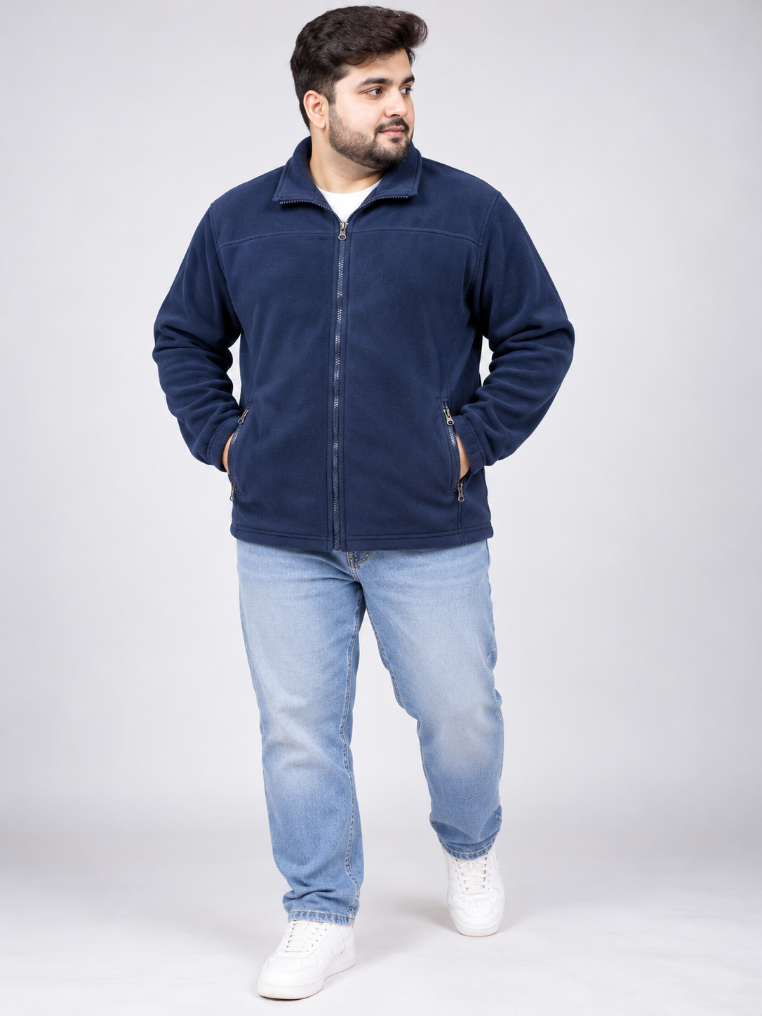  F&F Men's Navy Blue Full Zip Fleece Jacket in UK 4XL. Chest 25 inches. Comfortable plus-size winter jacket with two zipped pockets.