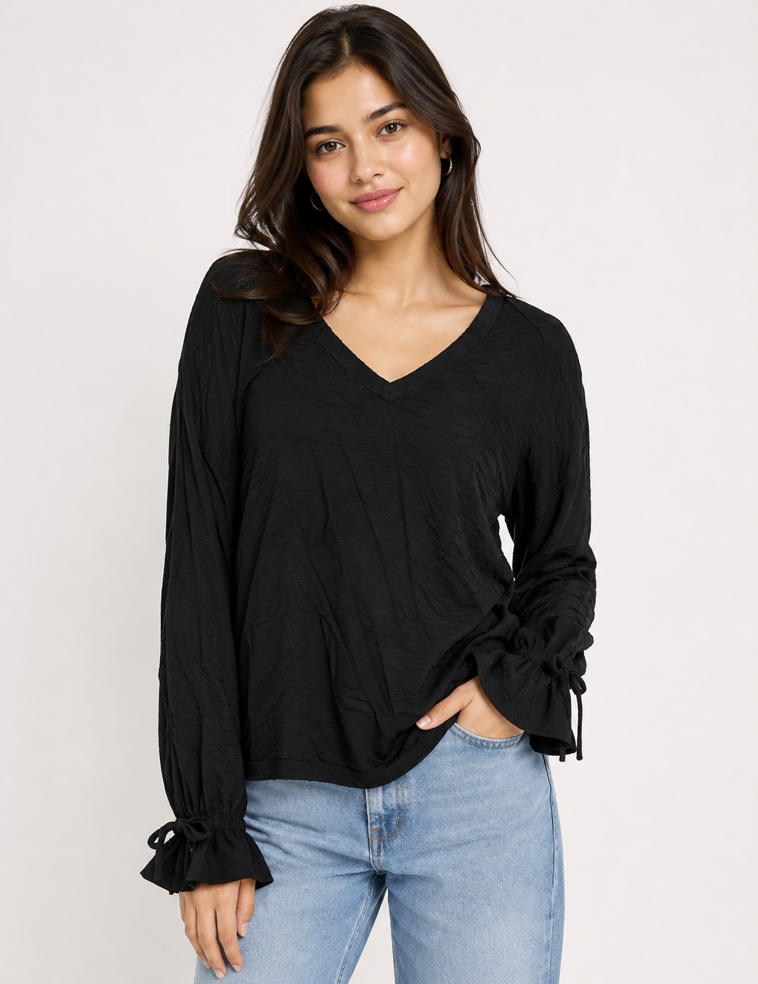  GAP women’s black textured V-neck blouse in UK size L. Stylish tie-cuff sleeves, relaxed fit, and versatile design for everyday wear.