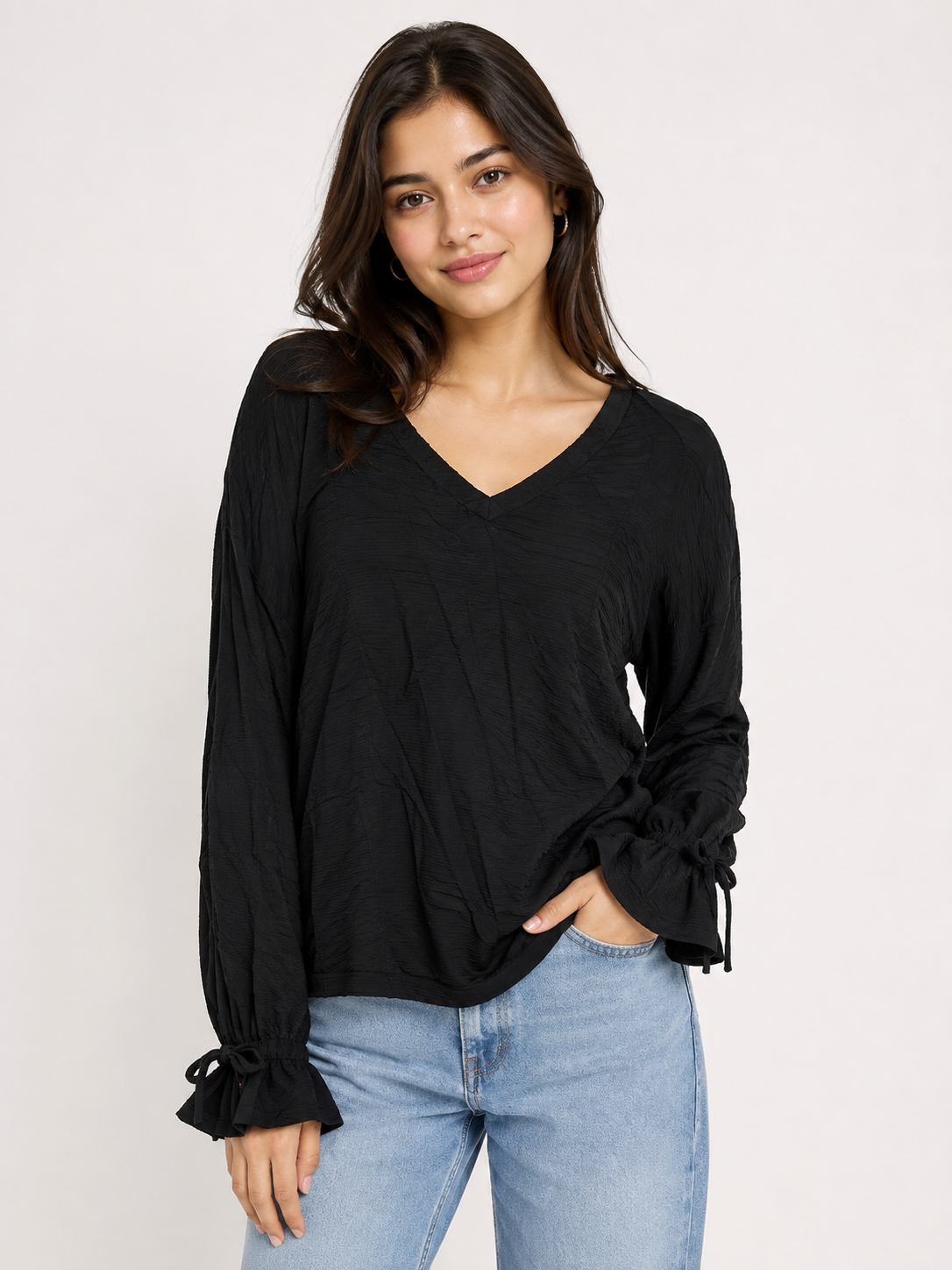  GAP women’s black textured V-neck blouse in UK size L. Stylish tie-cuff sleeves, relaxed fit, and versatile design for everyday wear.