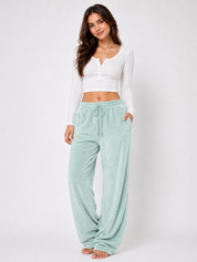  George women’s mint green plush fleece joggers in UK 20-22. Soft, cosy lounge trousers with drawstring waist, pockets and cuffed hems.
