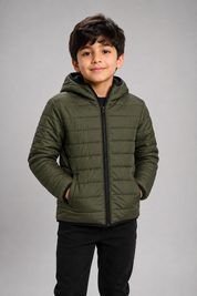  H&M Boys Olive Green Quilted Puffer Jacket in UK size 8-10 years. Stylish hooded padded jacket with full zip, long sleeves and practical pockets.