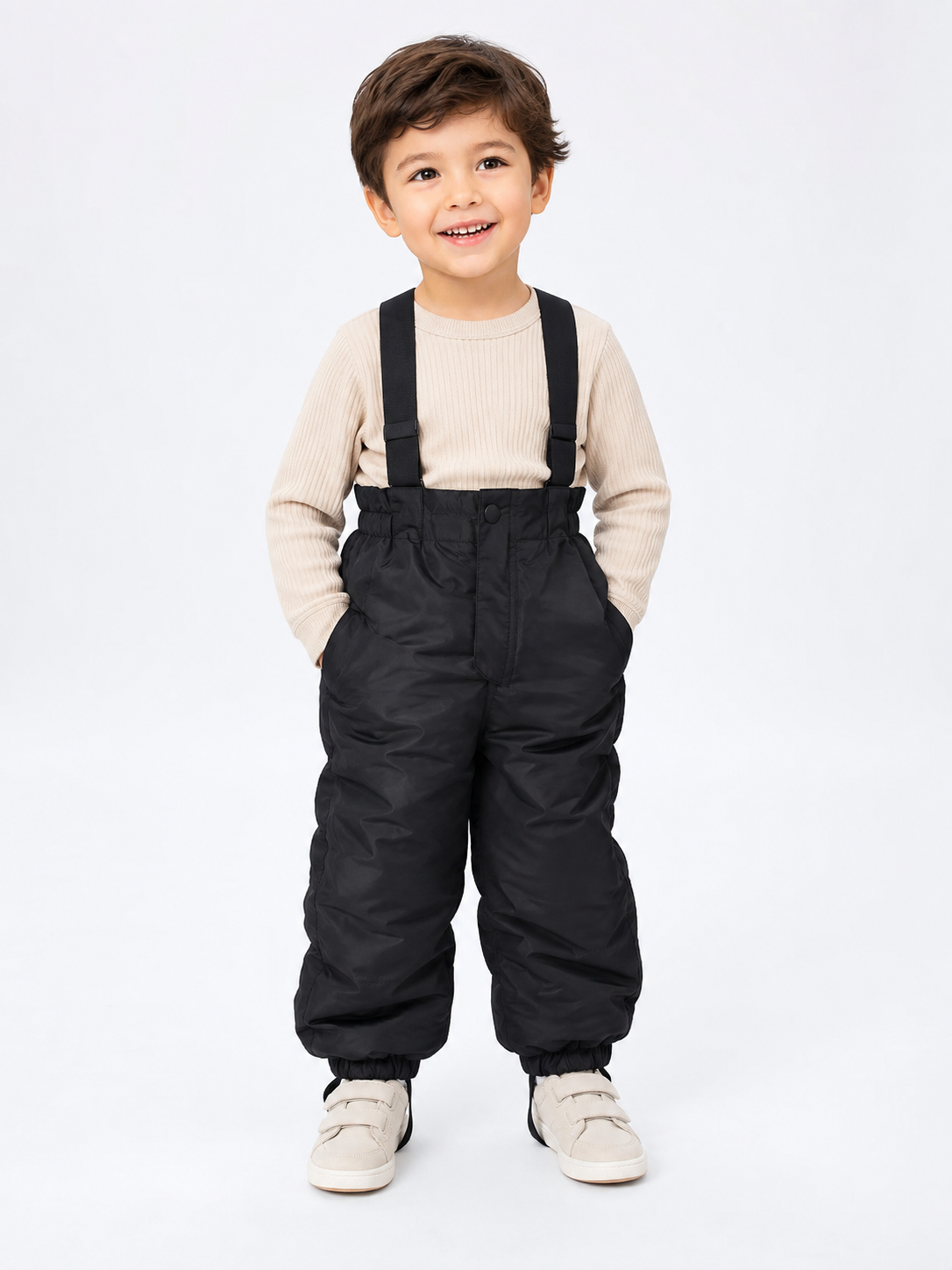  H&M Kids Black Padded Snow Pants for UK size 3–4 years, featuring adjustable braces, elasticated cuffs and warm winter protection.