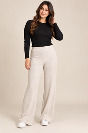  H&M women’s cream ribbed wide-leg trousers in UK Size M. Soft, comfortable high-waist knit pants perfect for casual, lounge and everyday wear.