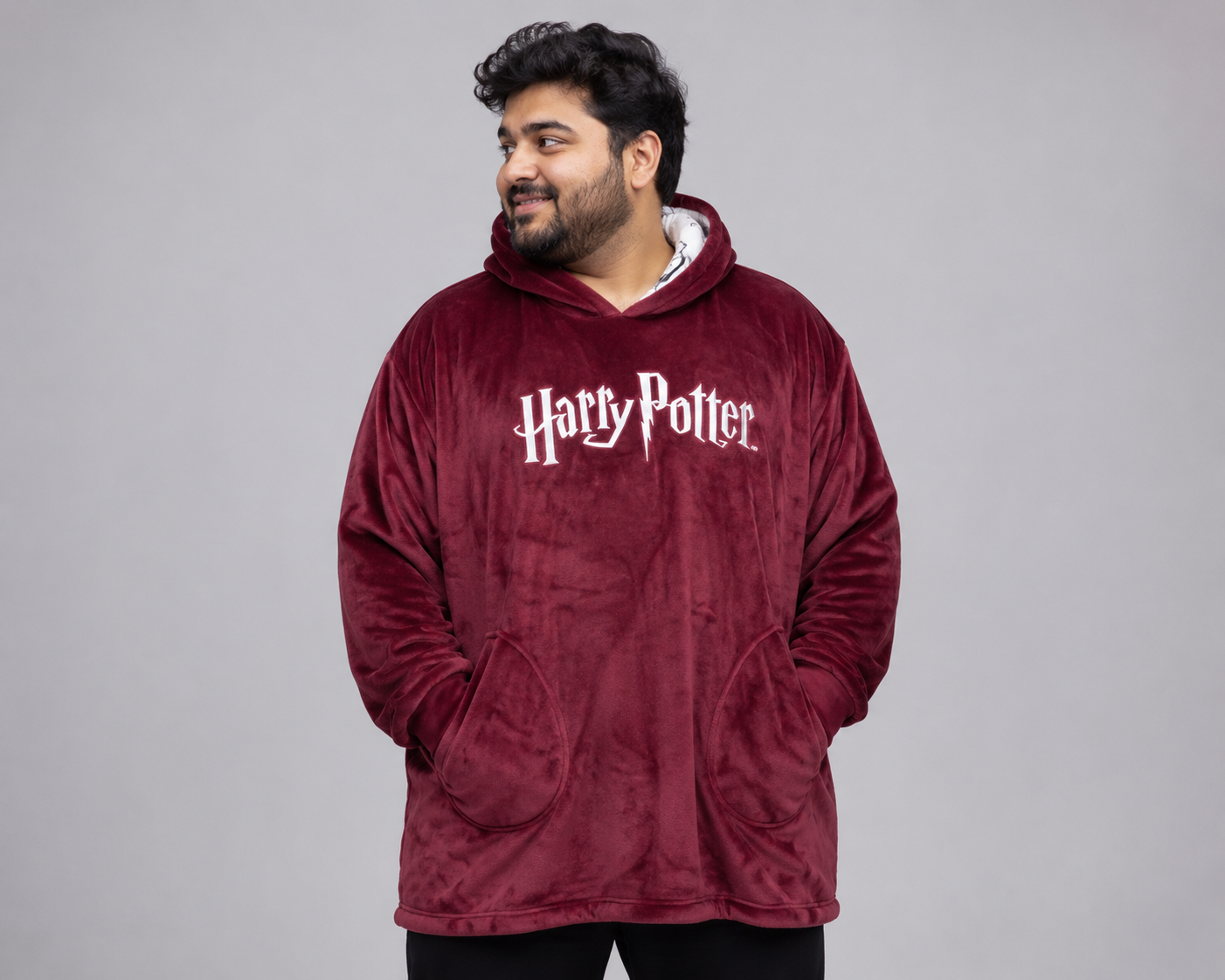 S. Super soft, cosy and stylish with hood and front pockets – perfect for Harry Potter fans.