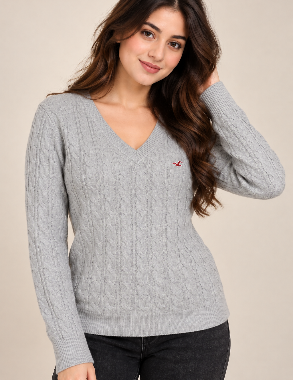 HOLLISTER women’s grey cable knit V-neck sweater in UK Size M. A stylish long-sleeve knit with classic detailing for everyday winter wear.