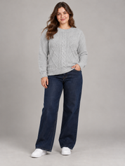 KNIT WEAR women’s silver grey cable knit jumper in UK XXL. Classic crew neck, long sleeves and ribbed trims. Chest 23”, length 23”.