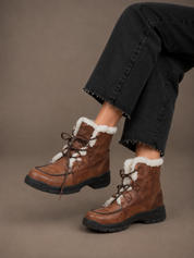 Lands End brown shearling-lined winter ankle boots, UK 9B, featuring lace-up fastening, chunky lug sole and warm lining. Stylish and comfortable.