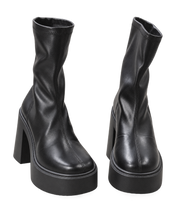  Leather Boots women’s black platform ankle boots in UK Size 40. Stylish chunky sole and block heel design, ideal for casual and party wear.