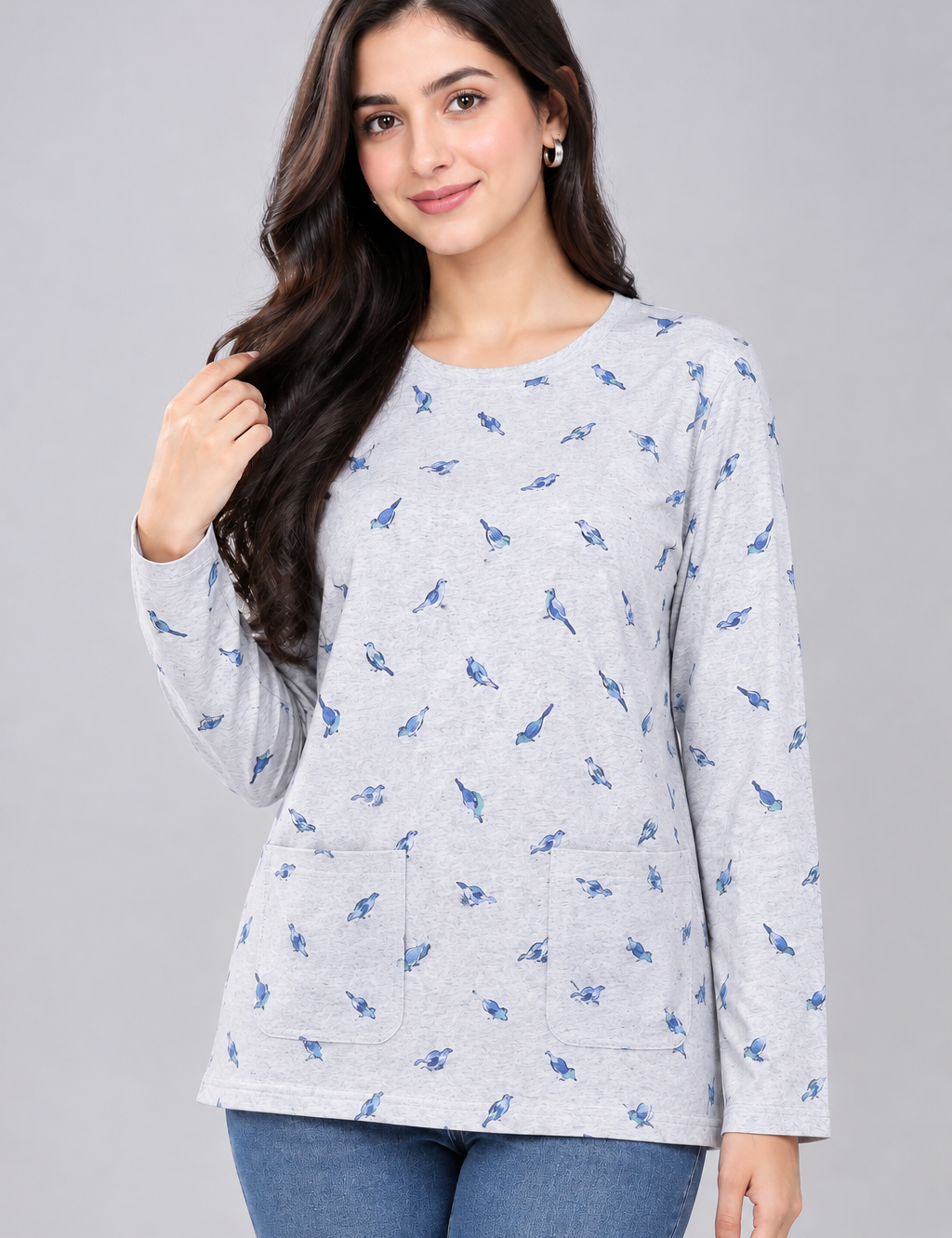  LOVE LEISURE women’s grey bird print top in UK XL. Long sleeves, relaxed fit and two practical front pockets. Perfect for casual everyday wear.