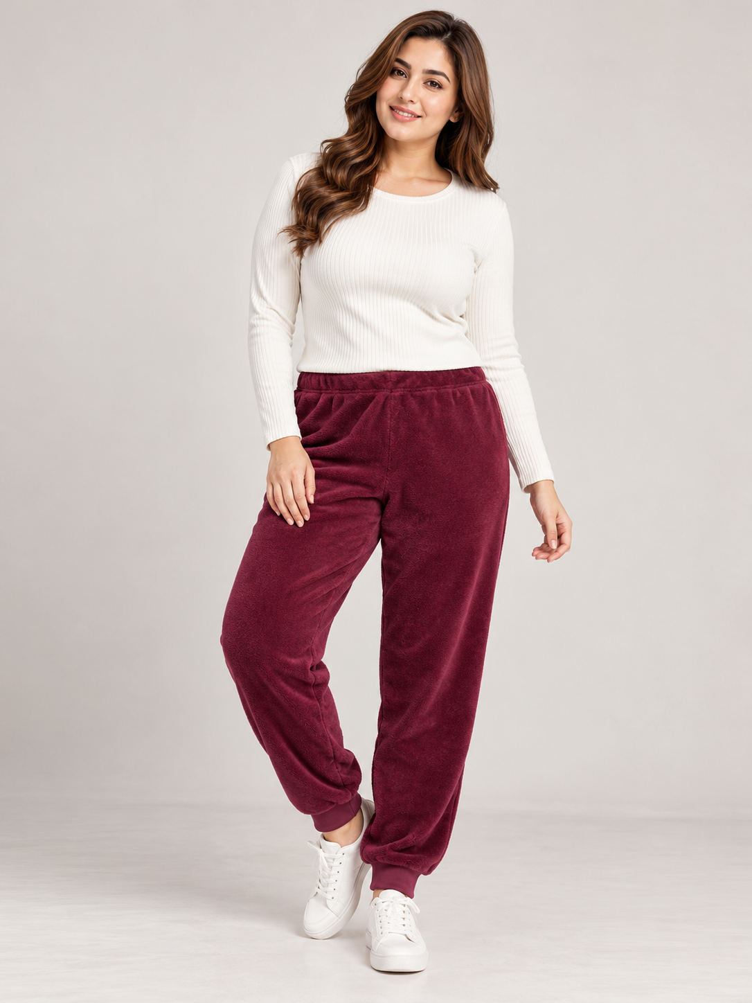 Love to Long women's burgundy fleece joggers in UK Size M. Soft, cosy lounge trousers with an elasticated waist and ribbed ankle cuffs.