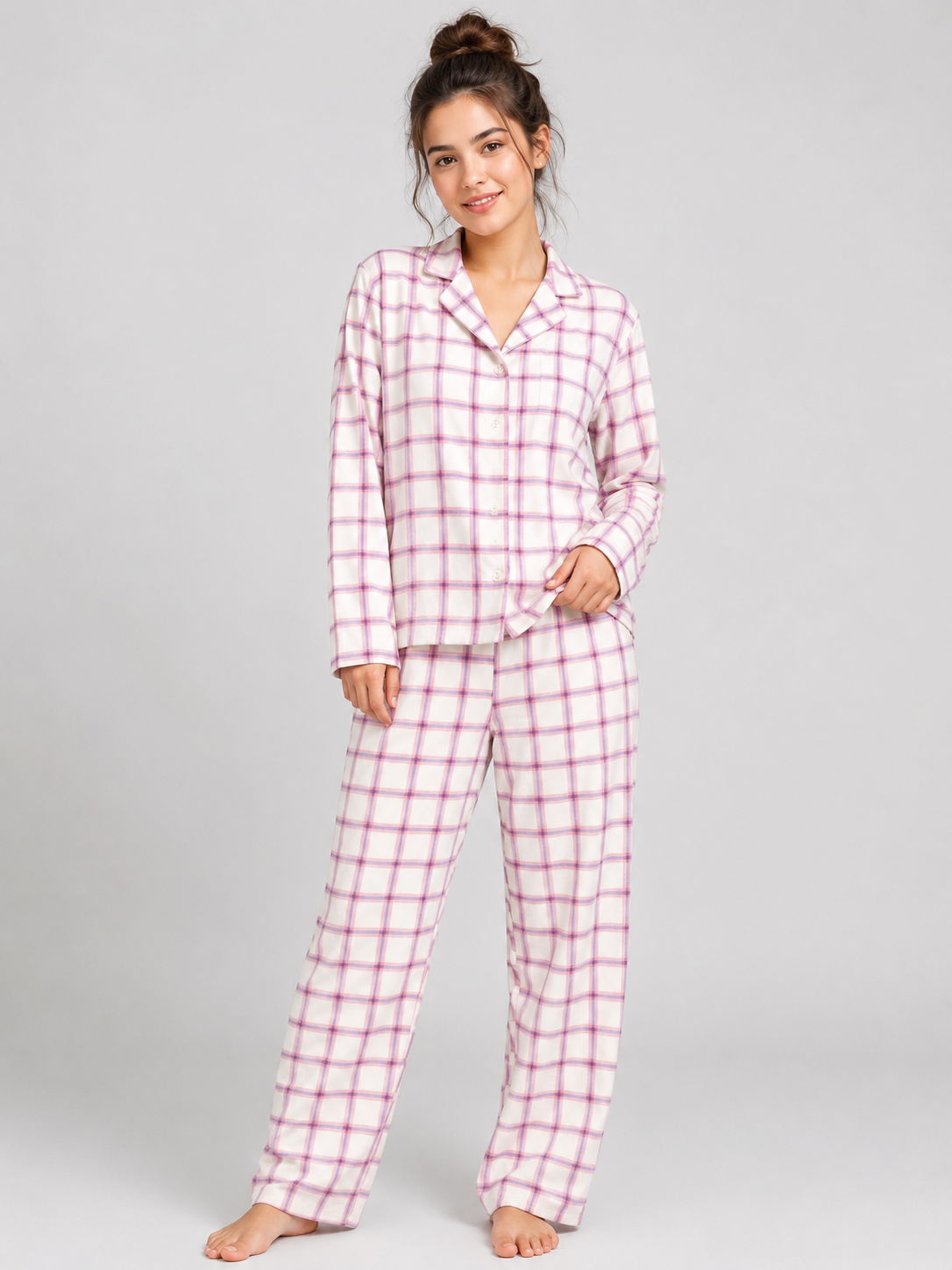 M&S women’s cream and pink checked pyjama set in UK size L. Long-sleeve button top with matching full-length trousers, ideal for sleepwear and lounging.