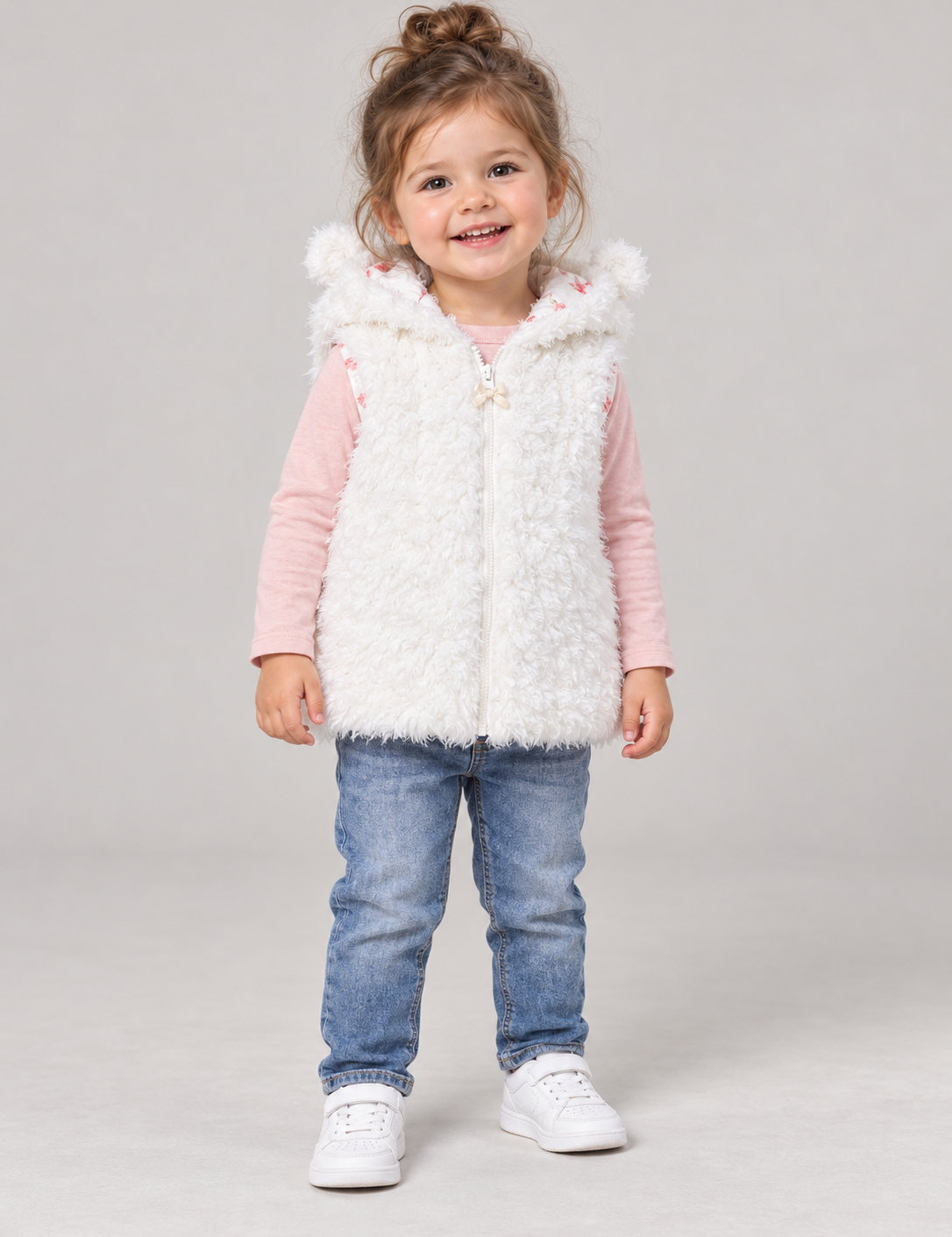  MINOTI girls’ white fluffy hooded gilet, age 2–3 years. Cute ear details, floral lining and a zip front make it ideal for cosy layering.