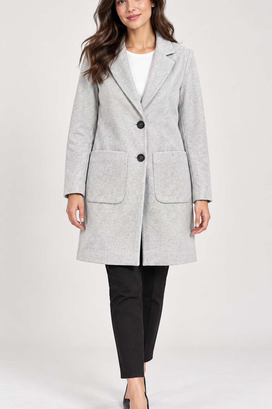  New Look women’s light grey coat in UK size Small, featuring notched lapels, two-button fastening and practical front patch pockets.