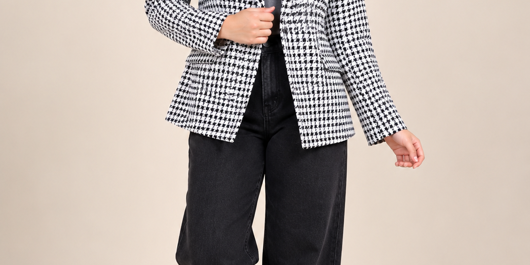 NEW LOOK Women's Black & White Houndstooth Collared Blazer in UK Size M. Chest 18", length 26". Stylish smart-casual women's fashion.