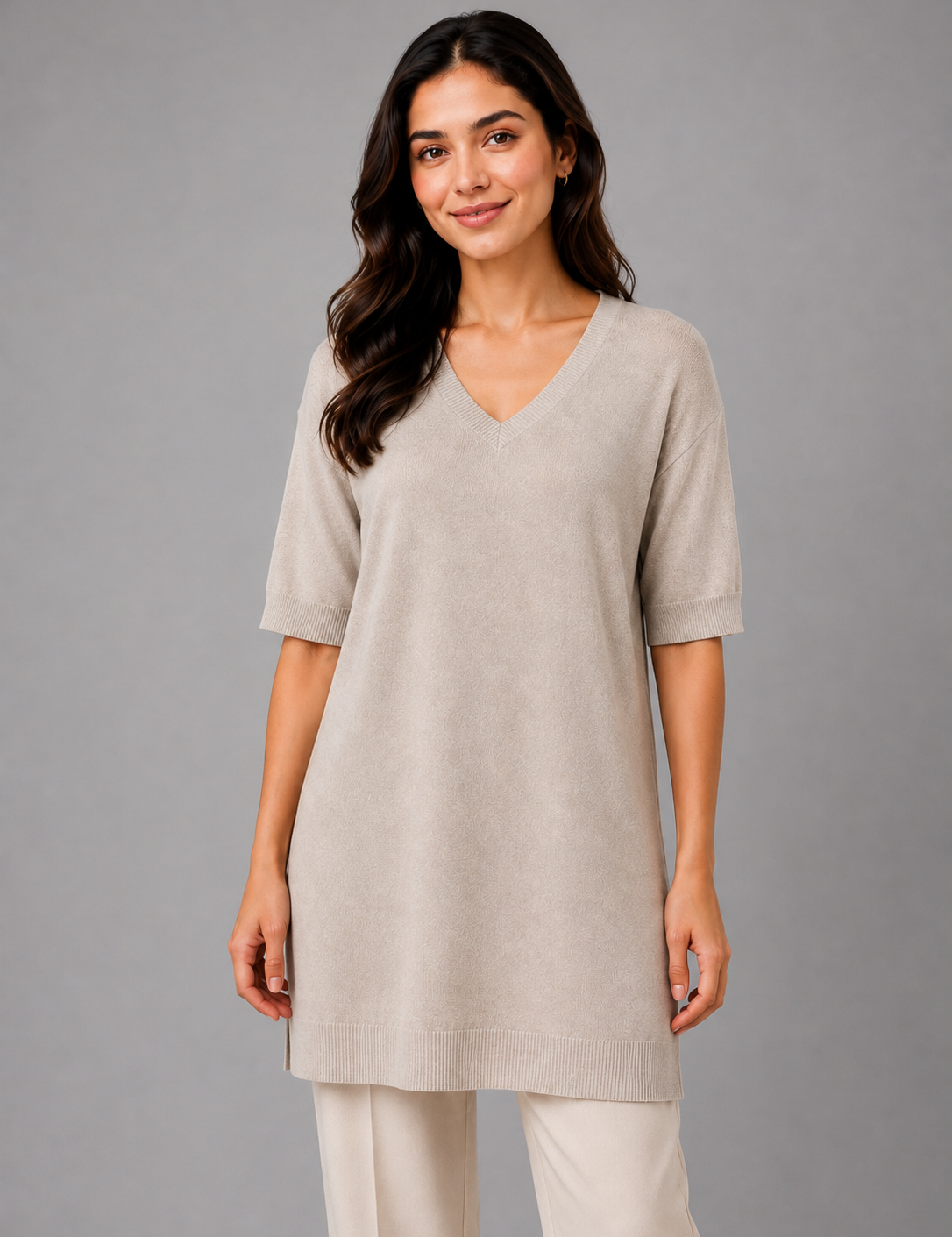 ONLY CARMAKOMA beige V-neck knit tunic, UK 18-20. Relaxed longline fit with ribbed detailing, perfect for stylish everyday wear.