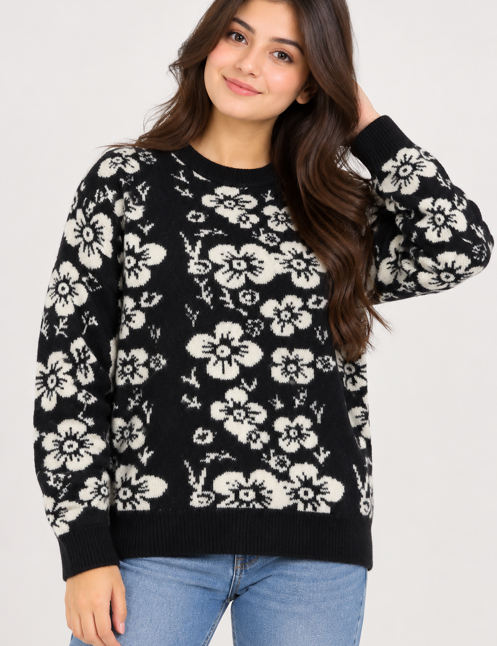 PAPAYA women’s black and white floral knit jumper in UK Size S. Stylish crew-neck design with long sleeves and ribbed trims, ideal for everyday wear.