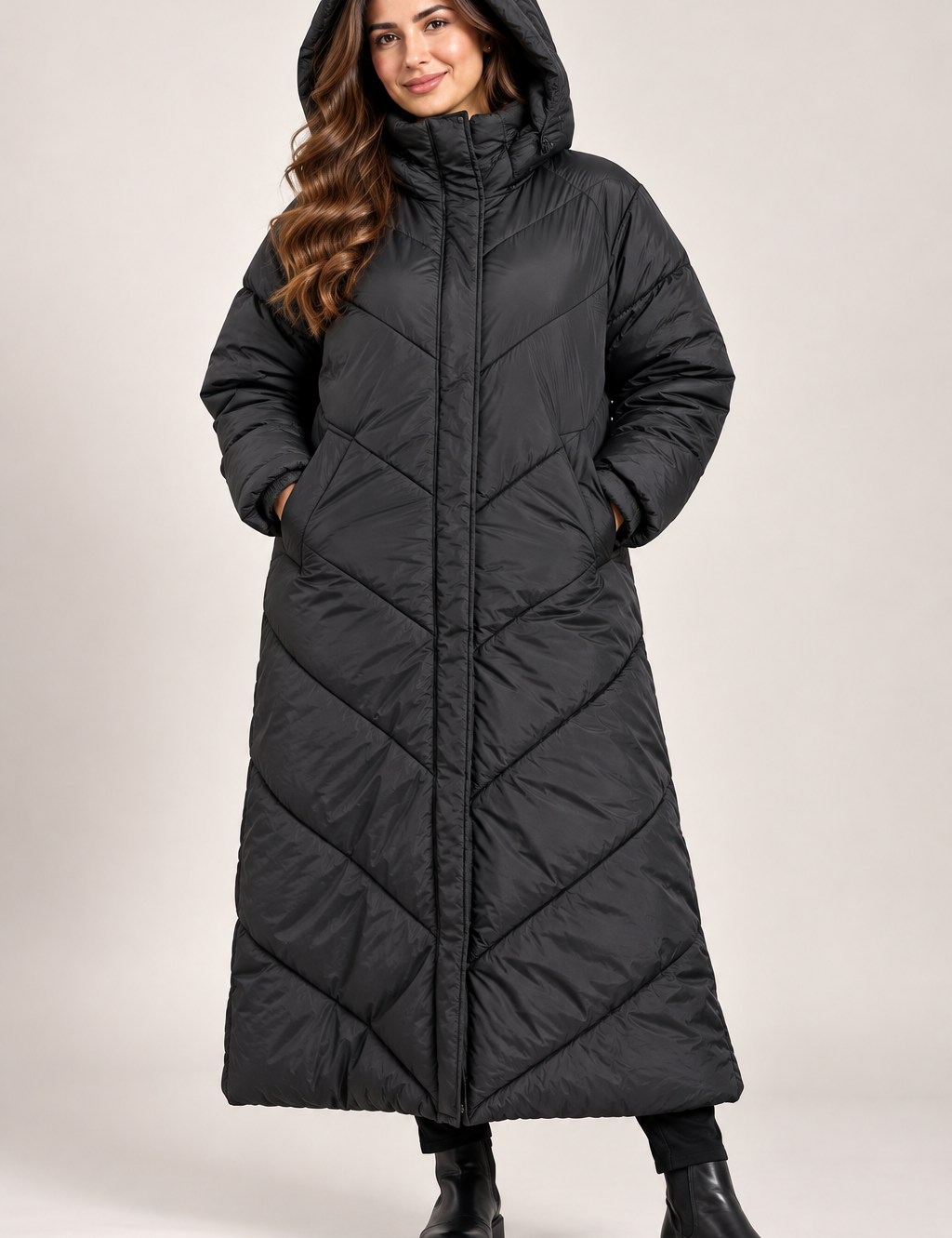  Primark women’s black long hooded puffer coat in UK Size 2XL. A warm, quilted longline winter jacket with padded construction and side pockets.