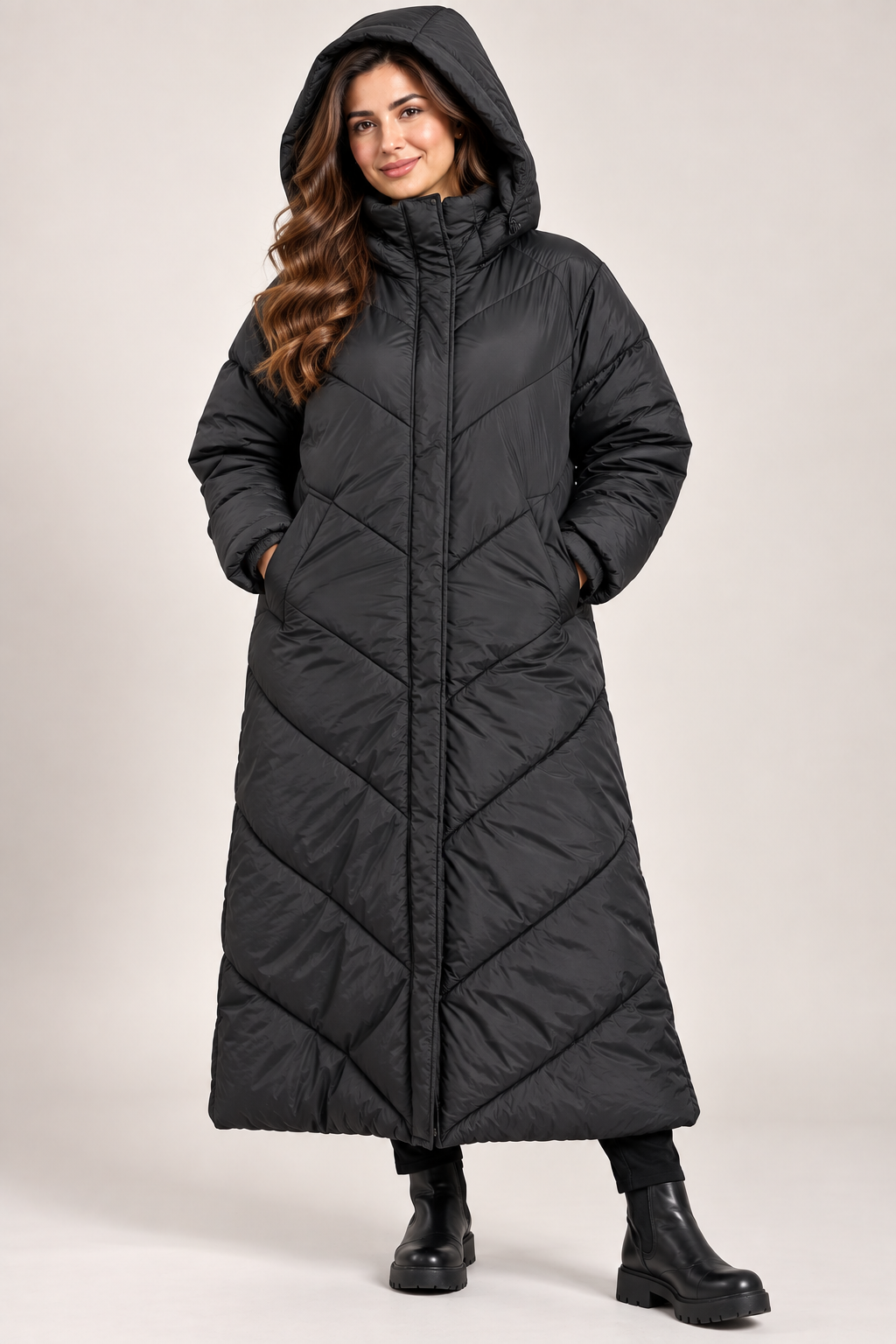  Primark women’s black long hooded puffer coat in UK Size 2XL. A warm, quilted longline winter jacket with padded construction and side pockets.