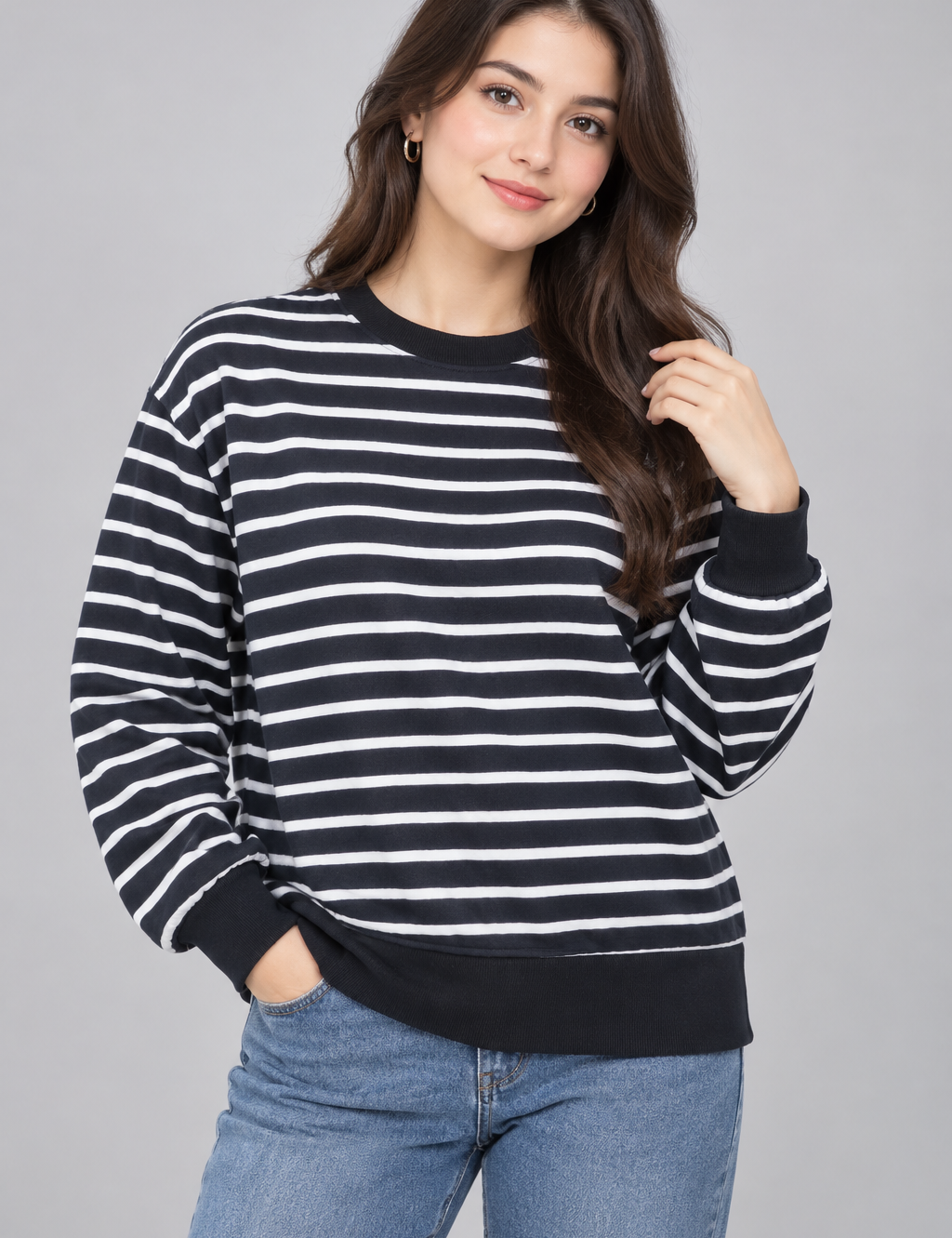  PRIMARK Women’s Black & White Striped Sweatshirt in UK XL. Classic crew neck, long sleeves and comfortable ribbed details for effortless everyday style.