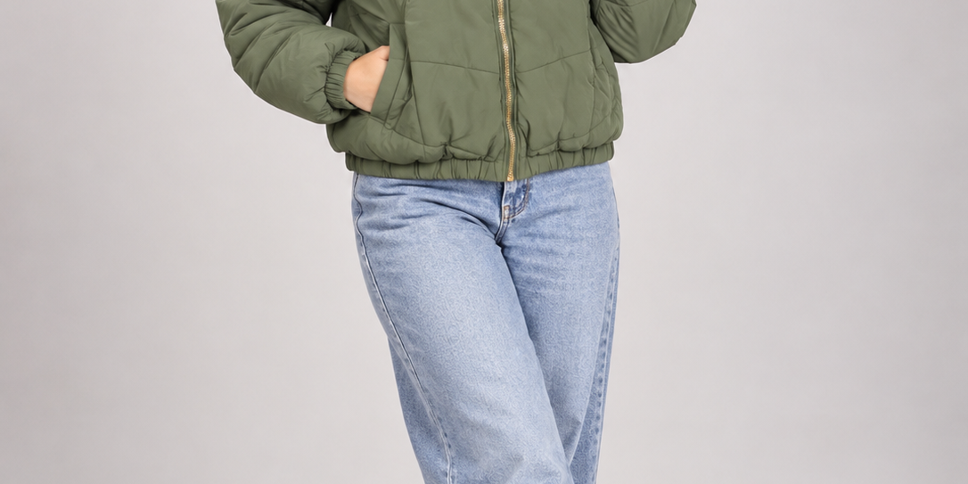 Shop PRIMARK Women's Olive Green Quilted Puffer Jacket in UK Size L. Featuring a cosy sherpa collar, gold zip and trendy cropped-style winter design.