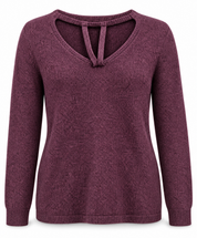   Primark women’s plum knit V-neck jumper in UK size L. Soft, stylish and perfect for everyday winter outfits.