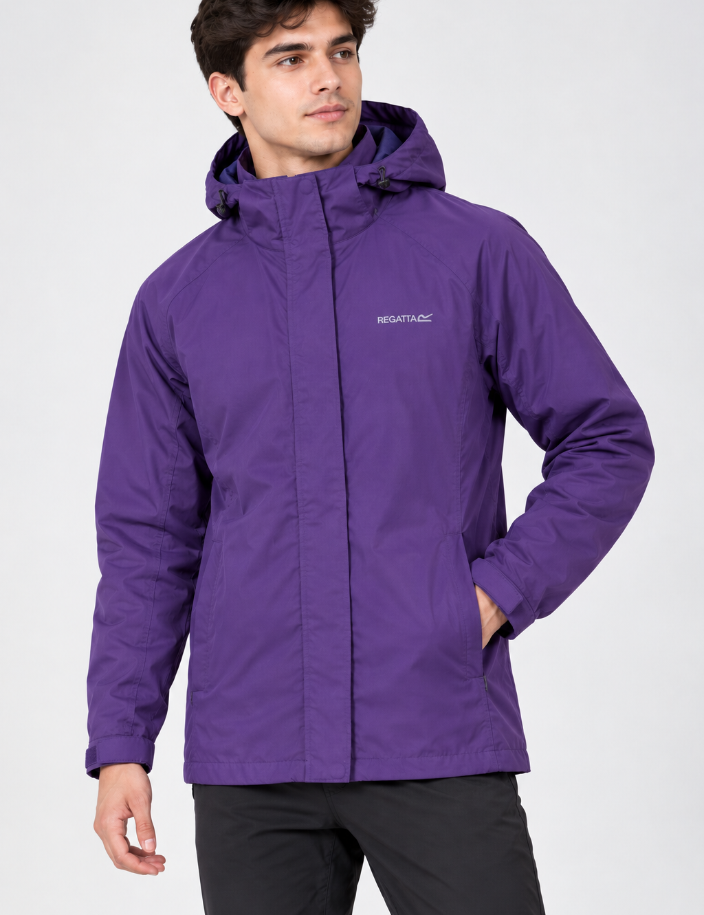  Regatta men’s purple hooded waterproof jacket in UK size 14. Full-sleeve outdoor rain coat with adjustable hood and cuffs, ideal for walking and hiking.