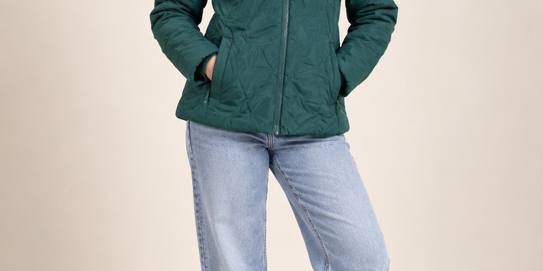 REGATTA Women's Dark Teal Green Quilted Puffer Jacket with Faux Fur Hood. UK Size L, Chest 19", Length 22". Stylish winter outerwear.
