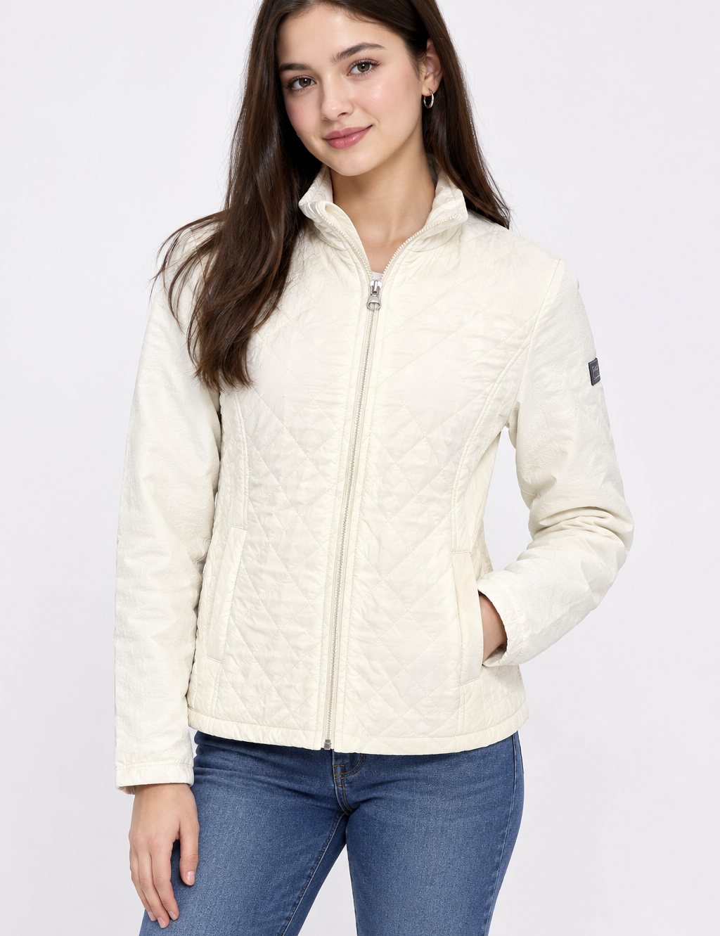  Regatta Women’s Cream Quilted Jacket in UK Size M. Stylish full-zip design with high collar, quilted front and practical pockets, ideal for casual outdoor wear.