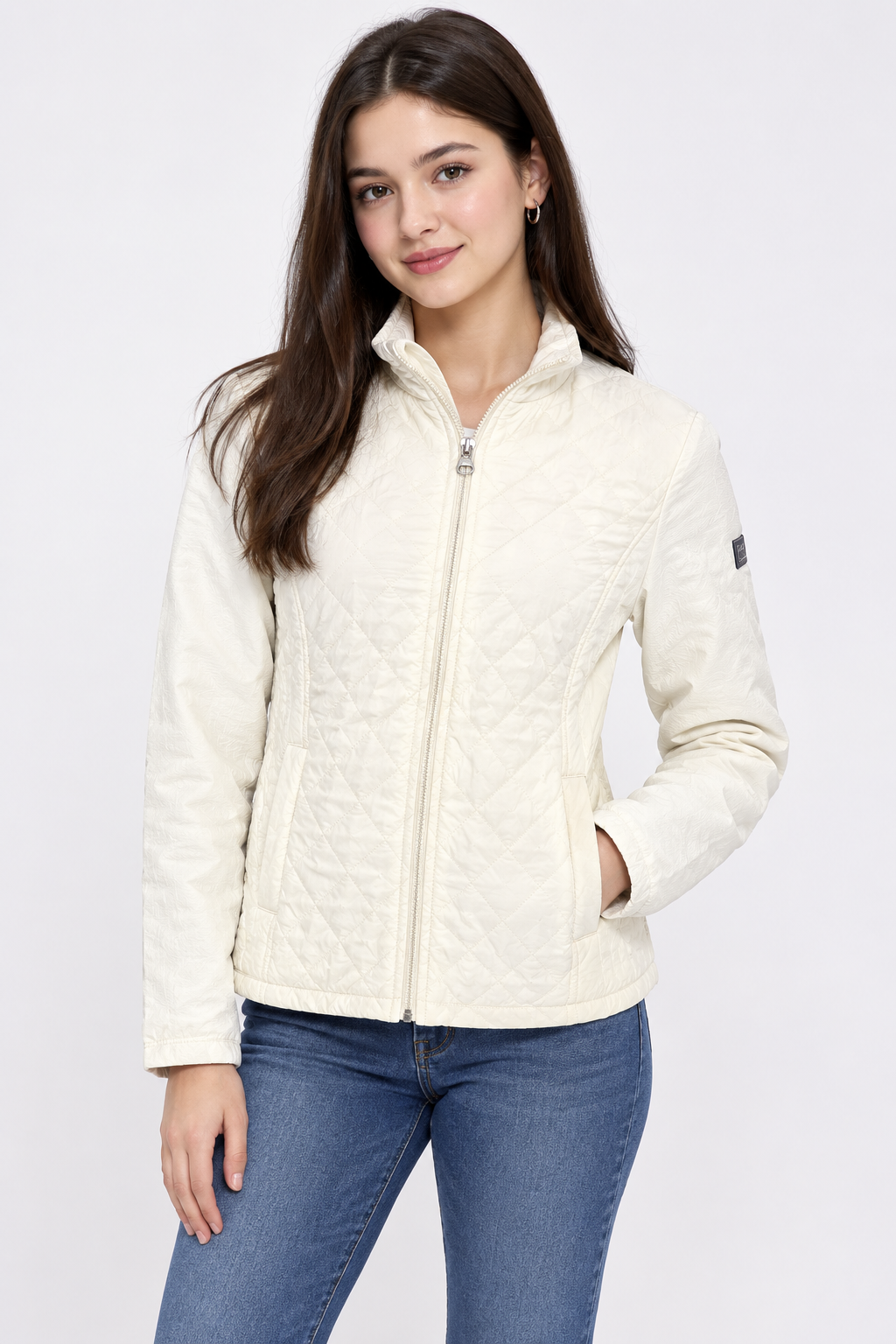  Regatta Women’s Cream Quilted Jacket in UK Size M. Stylish full-zip design with high collar, quilted front and practical pockets, ideal for casual outdoor wear.