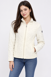  Regatta Women’s Cream Quilted Jacket in UK Size M. Stylish full-zip design with high collar, quilted front and practical pockets, ideal for casual outdoor wear.