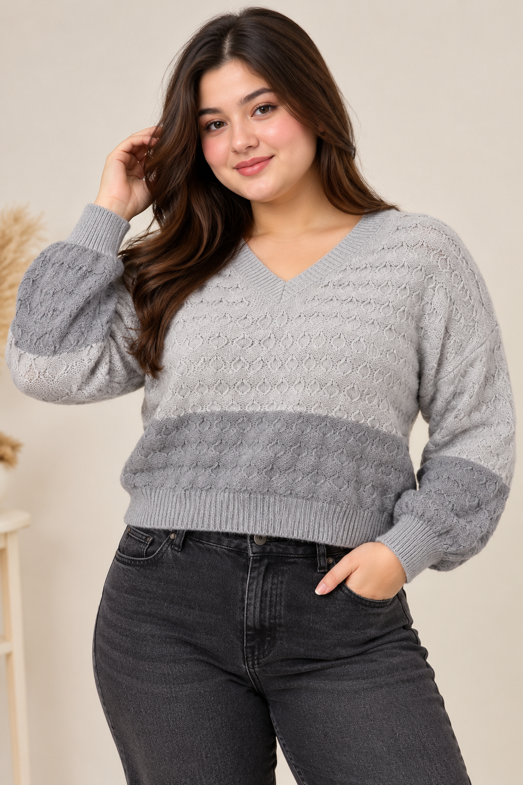  SHEIN Curve Grey Two-Tone Cropped Knit Jumper in UK Size 3XL. Stylish V-neck, textured knit, balloon sleeves and comfortable plus-size fit.
