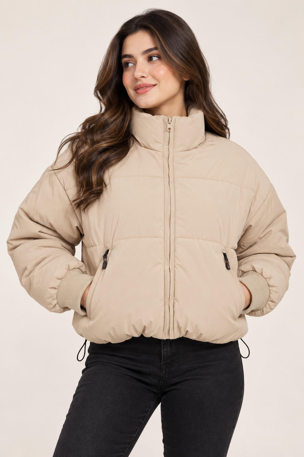  SHEIN women’s beige puffer jacket in UK Size S. Stylish padded winter jacket with high collar, zip pockets, ribbed cuffs and adjustable hem.