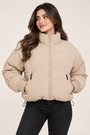  SHEIN women’s beige puffer jacket in UK Size S. Stylish padded winter jacket with high collar, zip pockets, ribbed cuffs and adjustable hem.