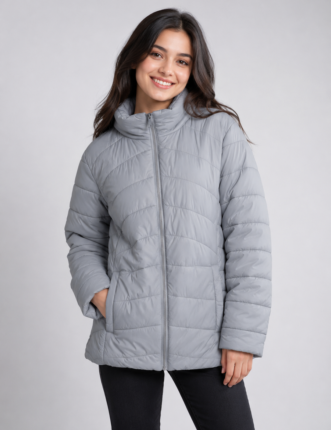 Tu Women’s Light Grey Quilted Puffer Jacket in UK Size 16. A cosy padded jacket with zip fastening, high collar, long sleeves and practical pockets.