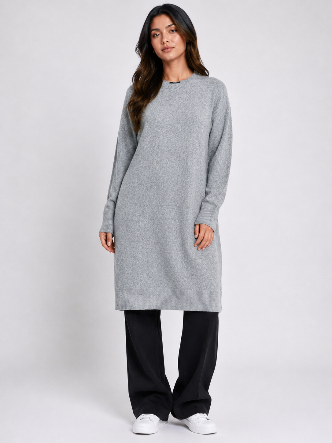 VERO MODA grey knit sweater dress in UK Size L. Knee-length relaxed fit with long sleeves, crew neck and ribbed detailing. Perfect for stylish everyday wear.
